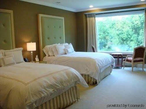 Rocky River Inn 뉴밀포드 객실 사진